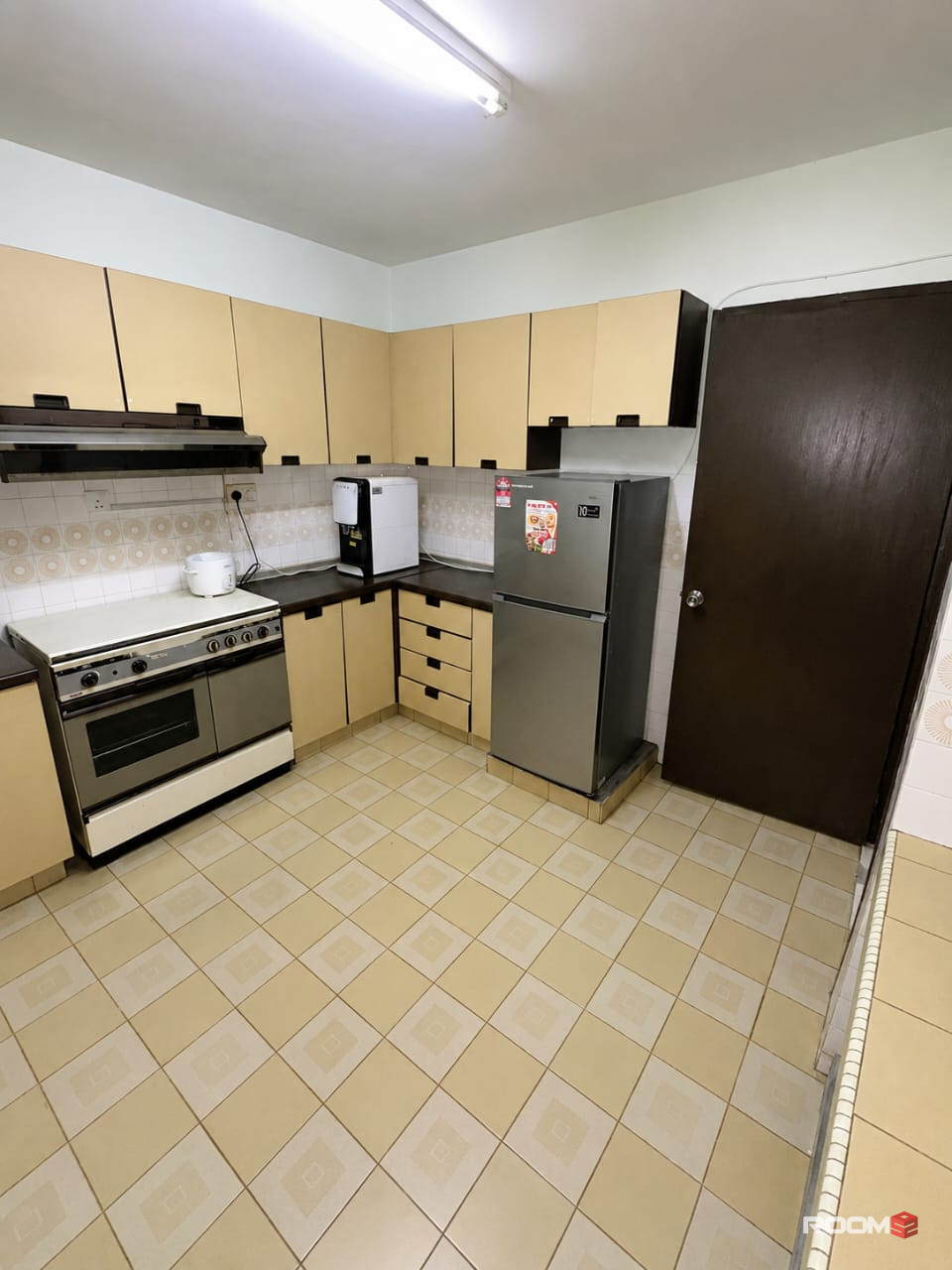 🚗 4 Mins to Atria Shopping Gallery 🛒🛍️ | 🏠 Medium Room For Rent @ Damansara Jaya SS22 🔥