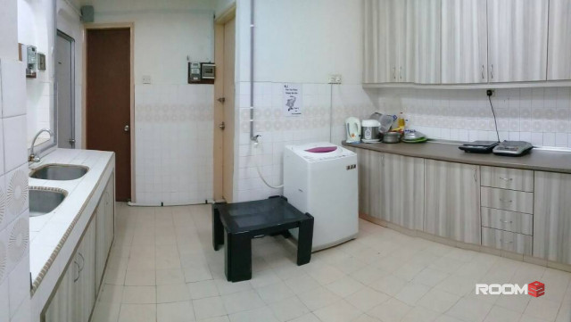 📞🏠💻 Room For Rent at Taman Sea with Maintenance Provided & Wifi 💡🌐  📍 Location: Petaling Jaya, nearby MRT and LRT