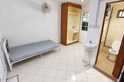 🏠 PJ Old Town Room For Rent | With Private Bathroom 🚿 | 🚗 Near Jalan Templer & Assunta Hospital 🏥