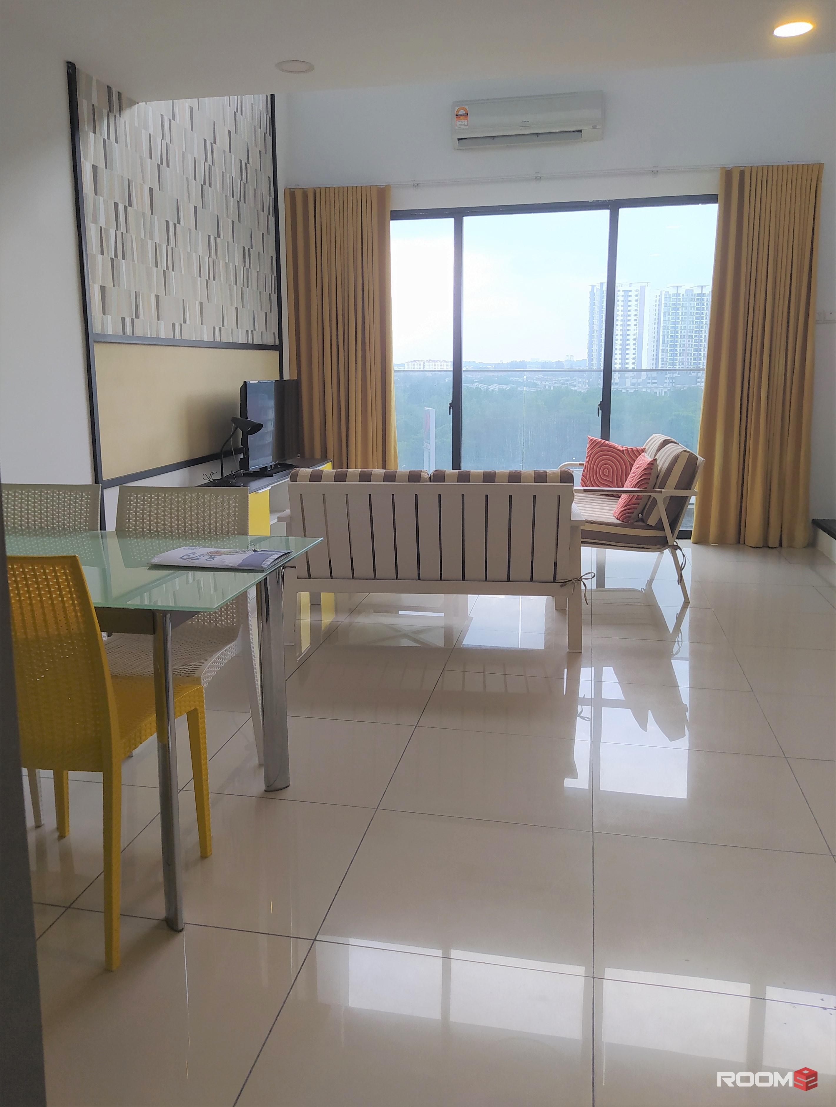 Master Room For Rent at D'Latour 5 mins Walk to Taylor's University