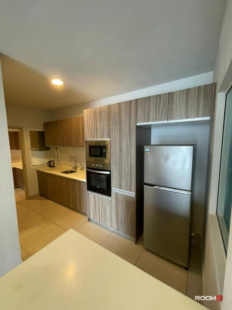 MEDIUM BEDROOM. PACIFIC PLACE, Walking distance to LRT station.🚇 Kelana jaya, kerinchi, KL sentral, Abdullah hukum.