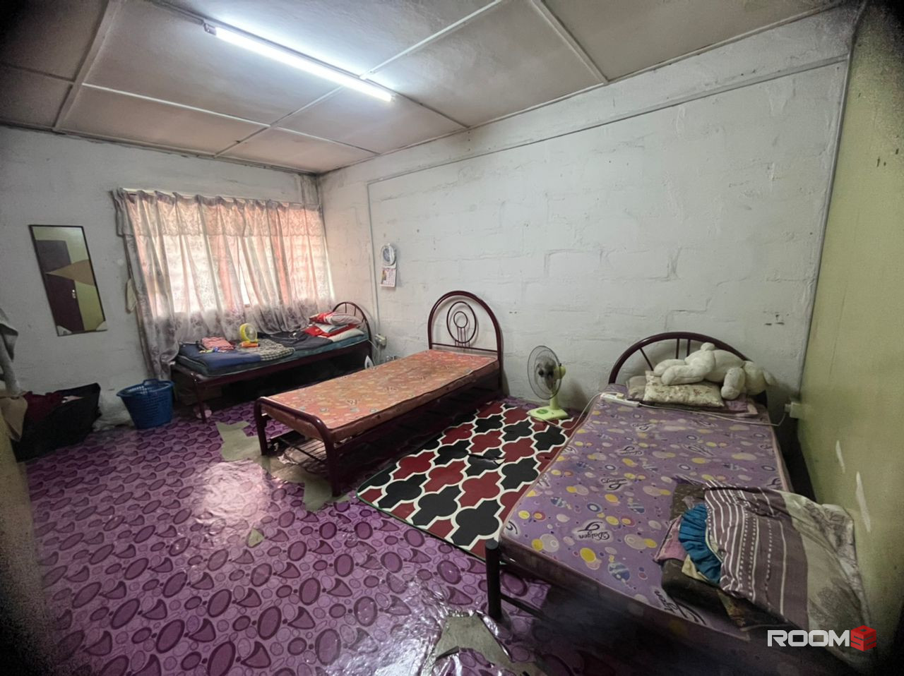 Share room Taman Subang Baru female
