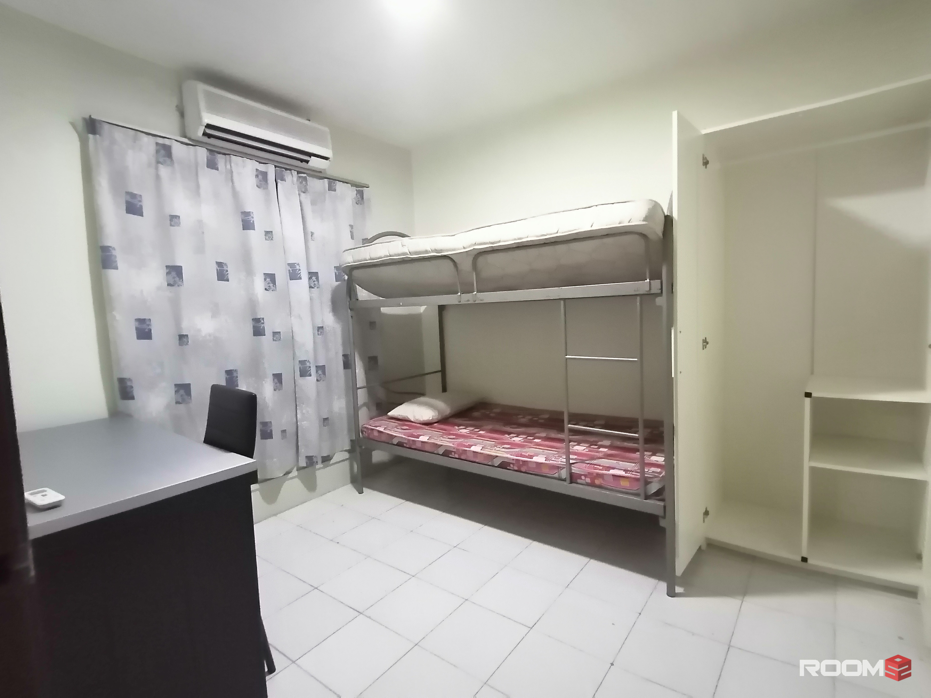 Room + Free carpark near Sri Petaling Commercial Centre