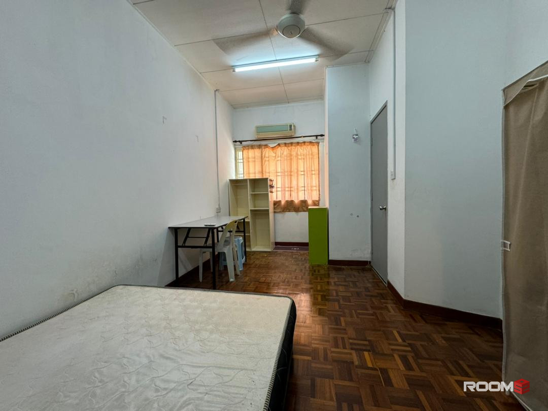 Master Room With Private Toilet PJ KOTA DAMANSARA