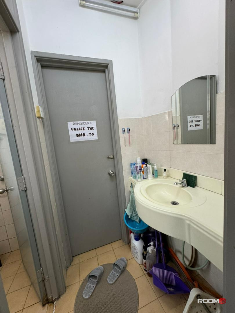 Master Room With Private Toilet PJ KOTA DAMANSARA