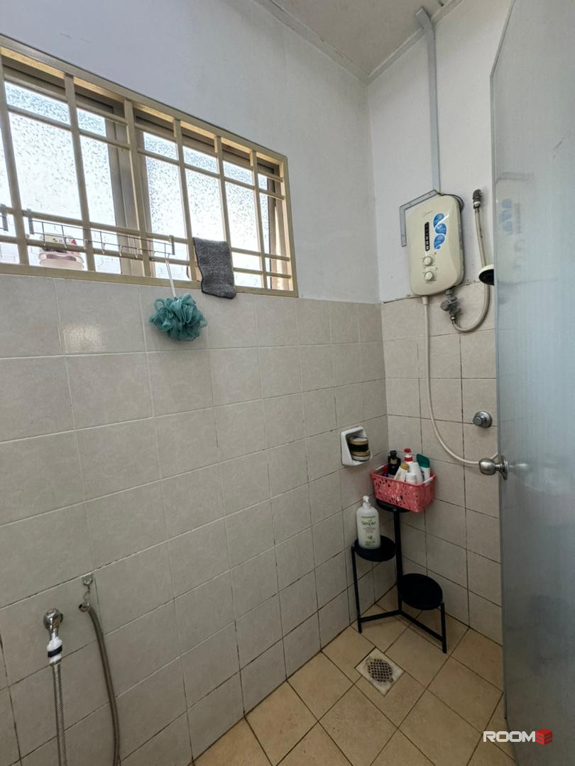 Master Room With Private Toilet PJ KOTA DAMANSARA