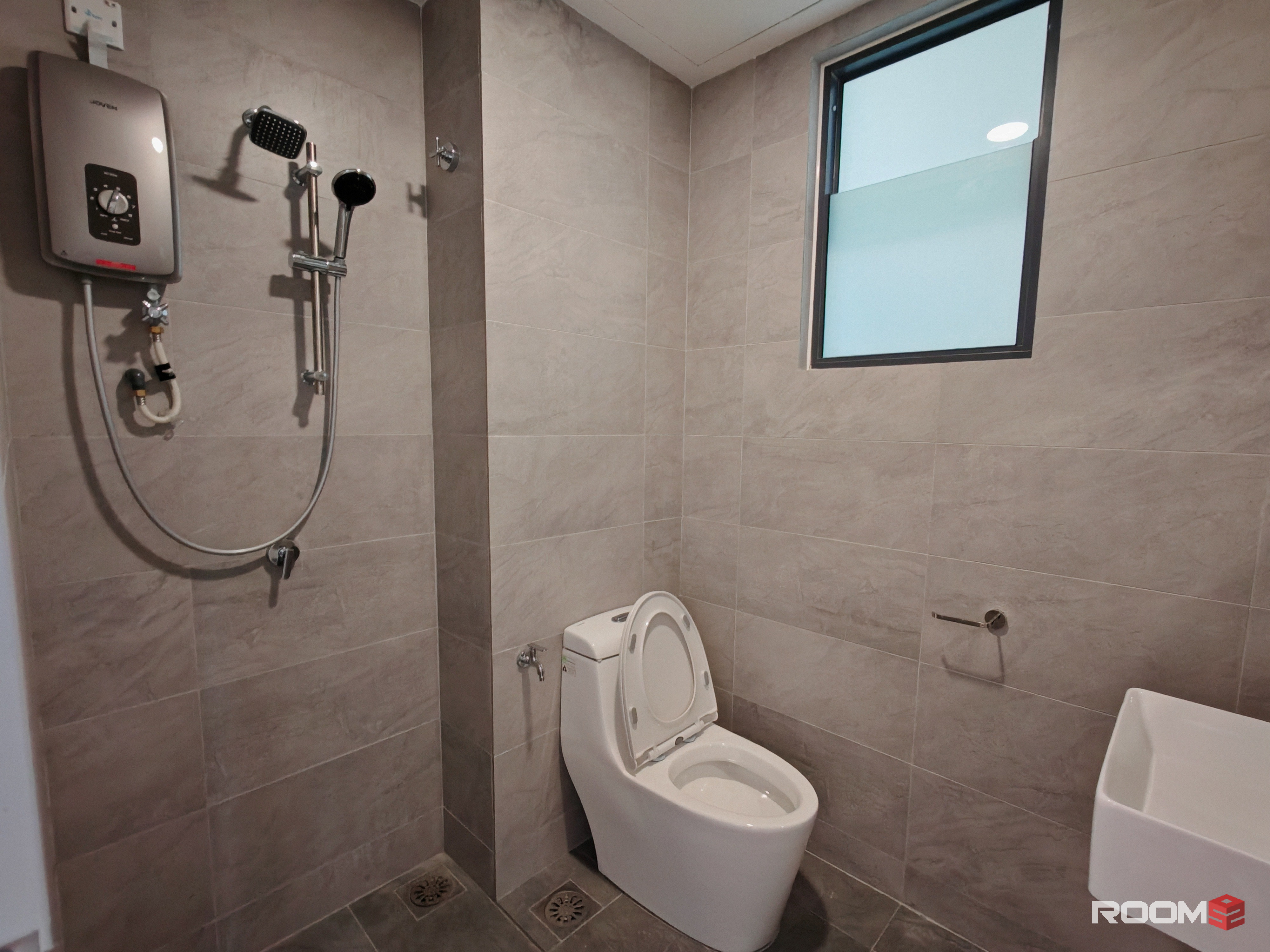 ✨ Spacious Master Bedroom with Utilities Included | Sunsuria Forum Setia Alam – RM760 🛏️💡