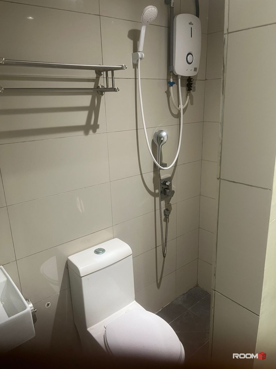 🔥SUPER CONVENIENT ROOM IN PASAR SENI✨ ATTACHED BATHROOM WITH 0 DEPOSIT💥 5 MINS WALK TO PETALING STREET🚶❗