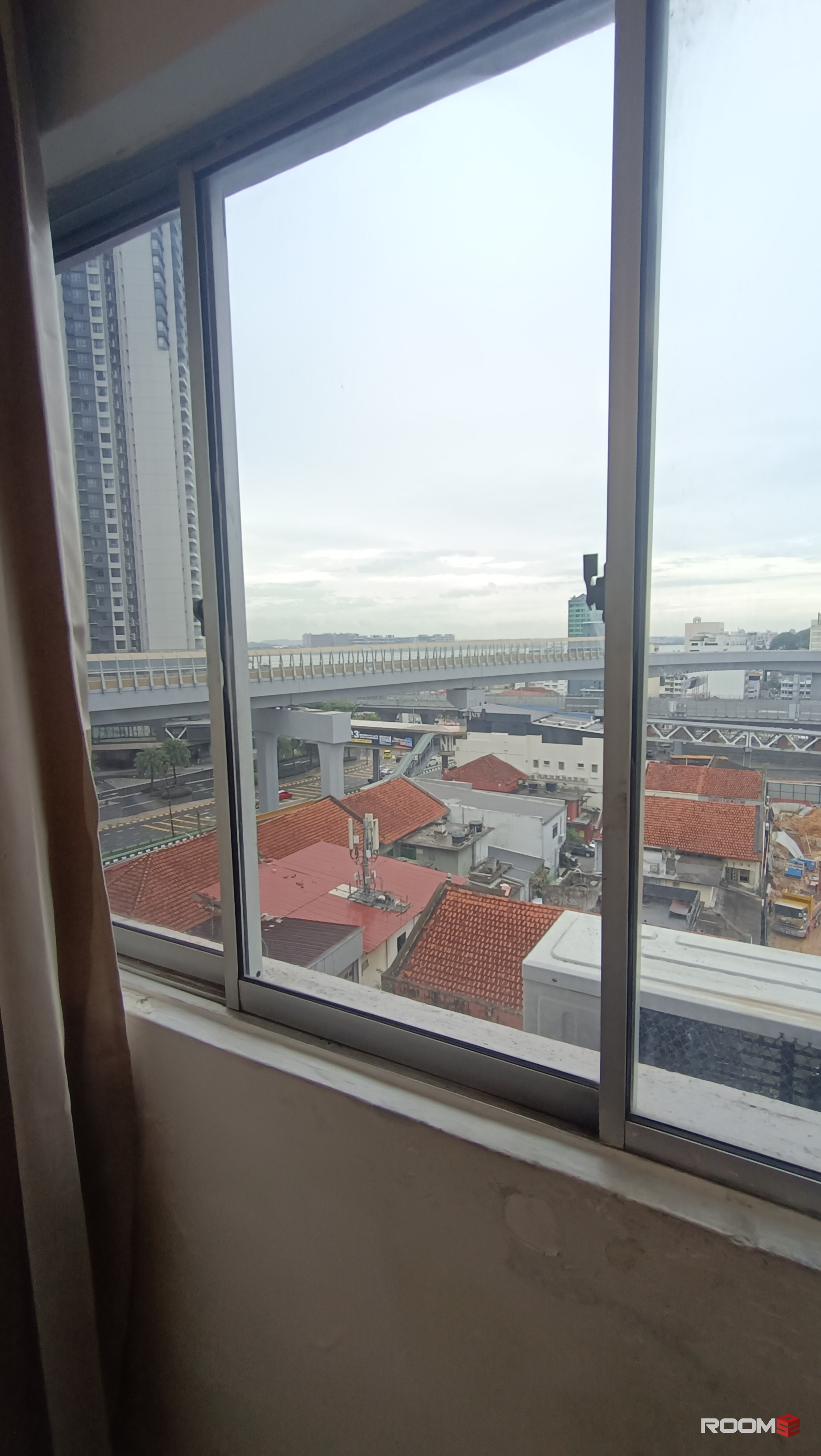 🔑 Suria City Co-Living 🌇 Fast WiFi ⚡ NearCIQ & Stulang 🏝️