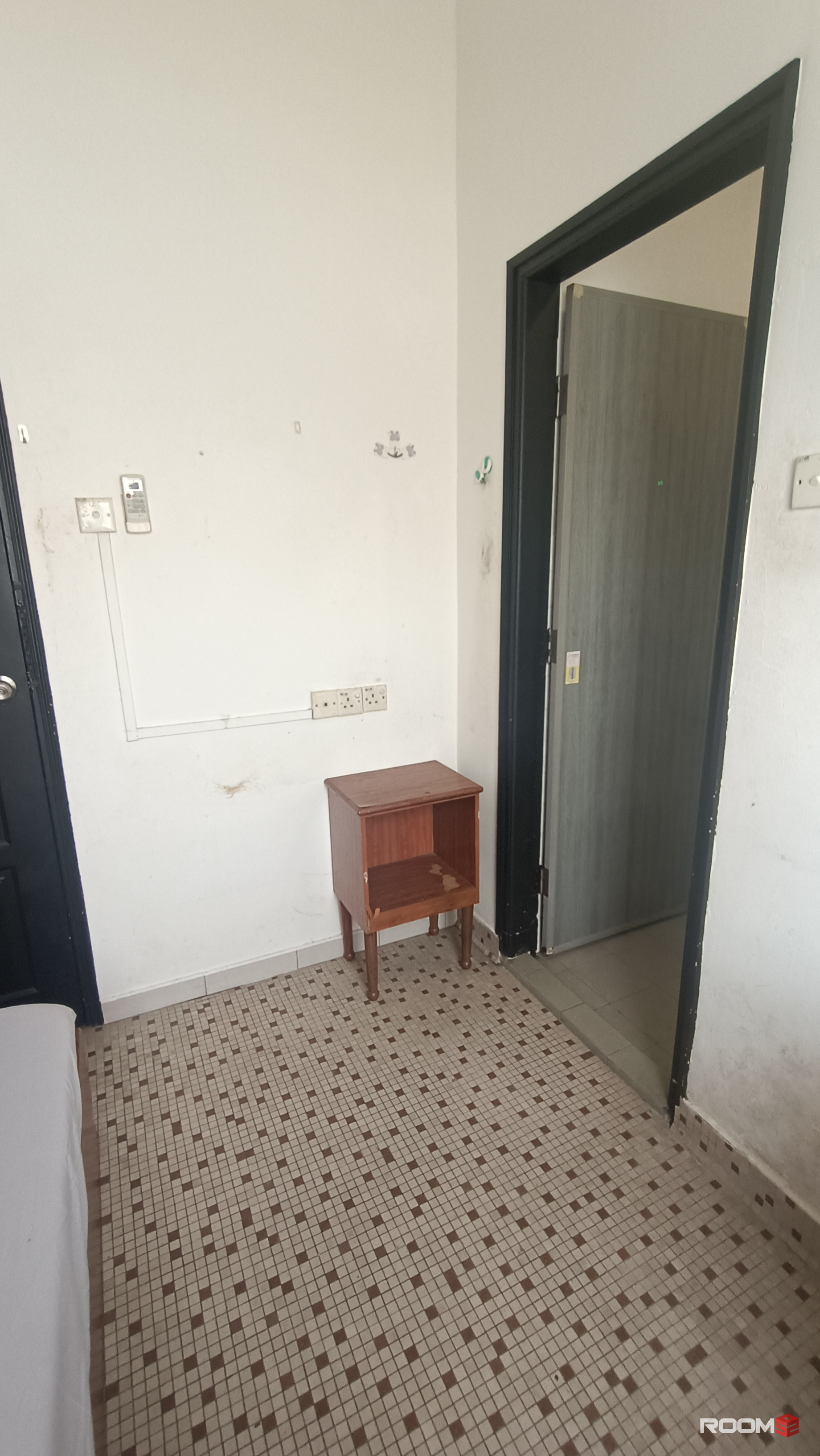 🌟 Cozy Room 🛏 Near Stulang & KSL ✨ Move In Anytime!