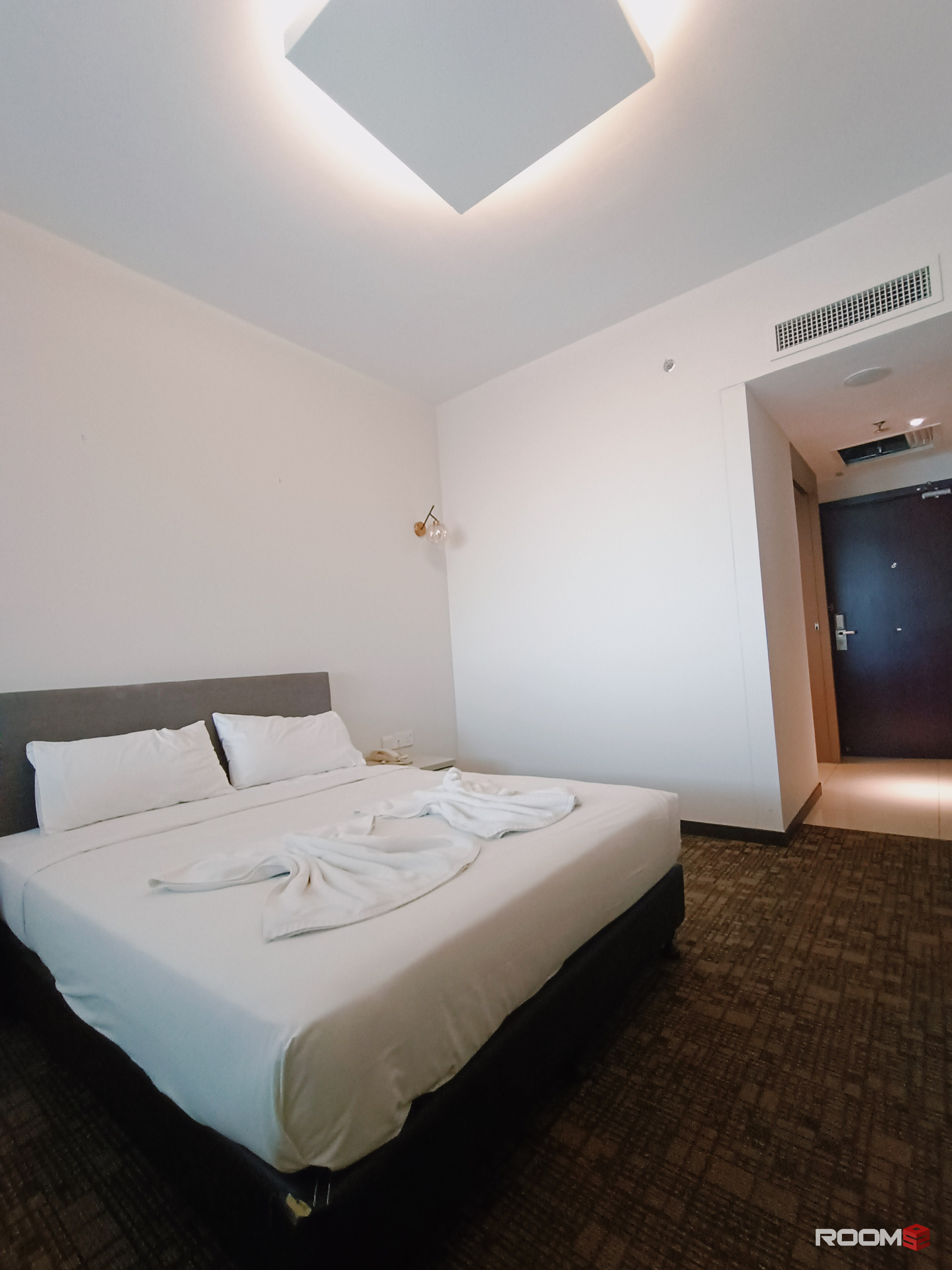✨ Master Bedroom Available — Comfort, Privacy & Good Vibes Only