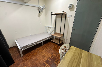 Walking Distance to INTI College & LRT Station. Middle Room Rent in SS15, Subang Jaya