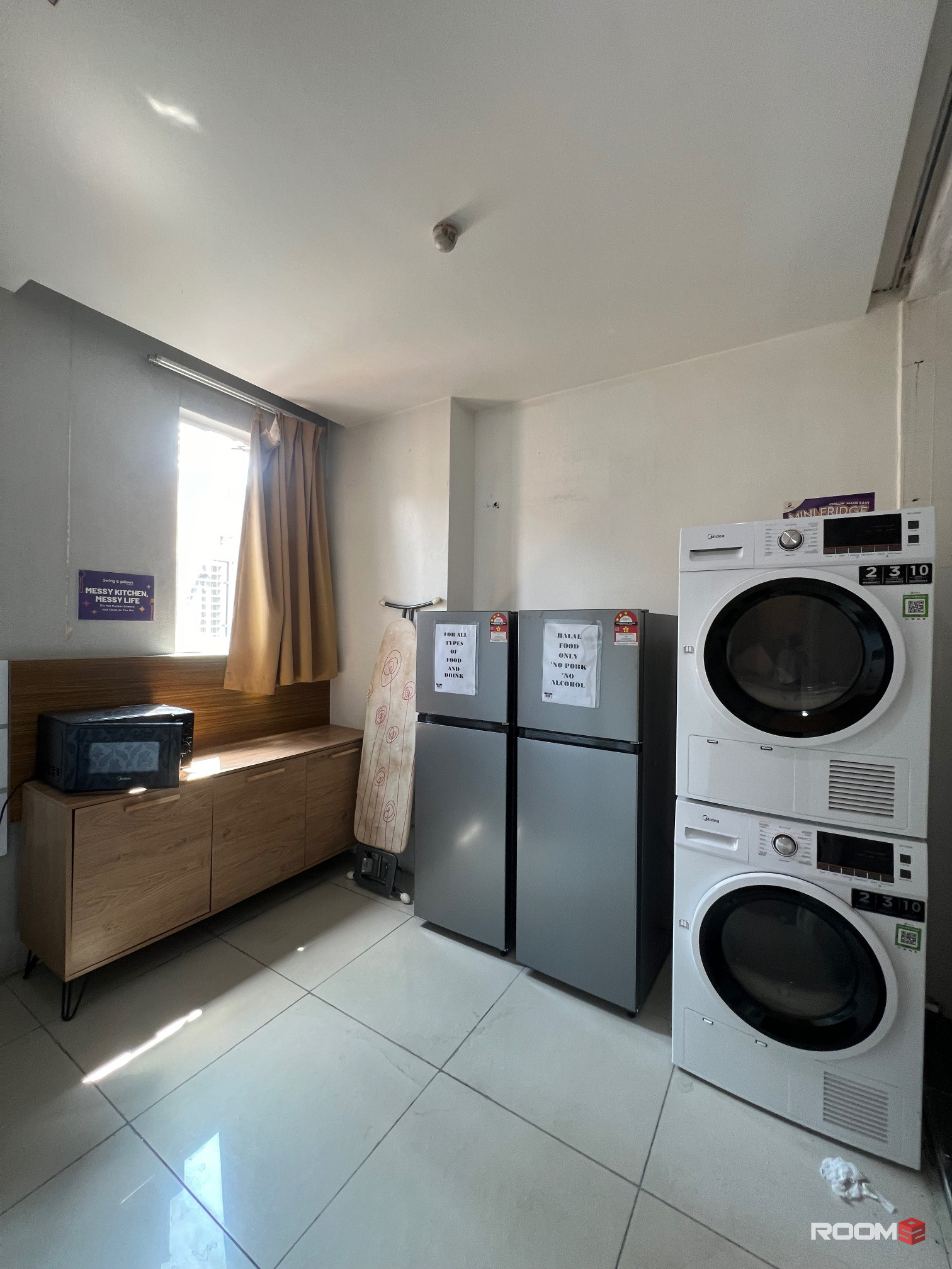 Walking 2 min to Staling mall Middle Room For Rent In Damansara Uptown