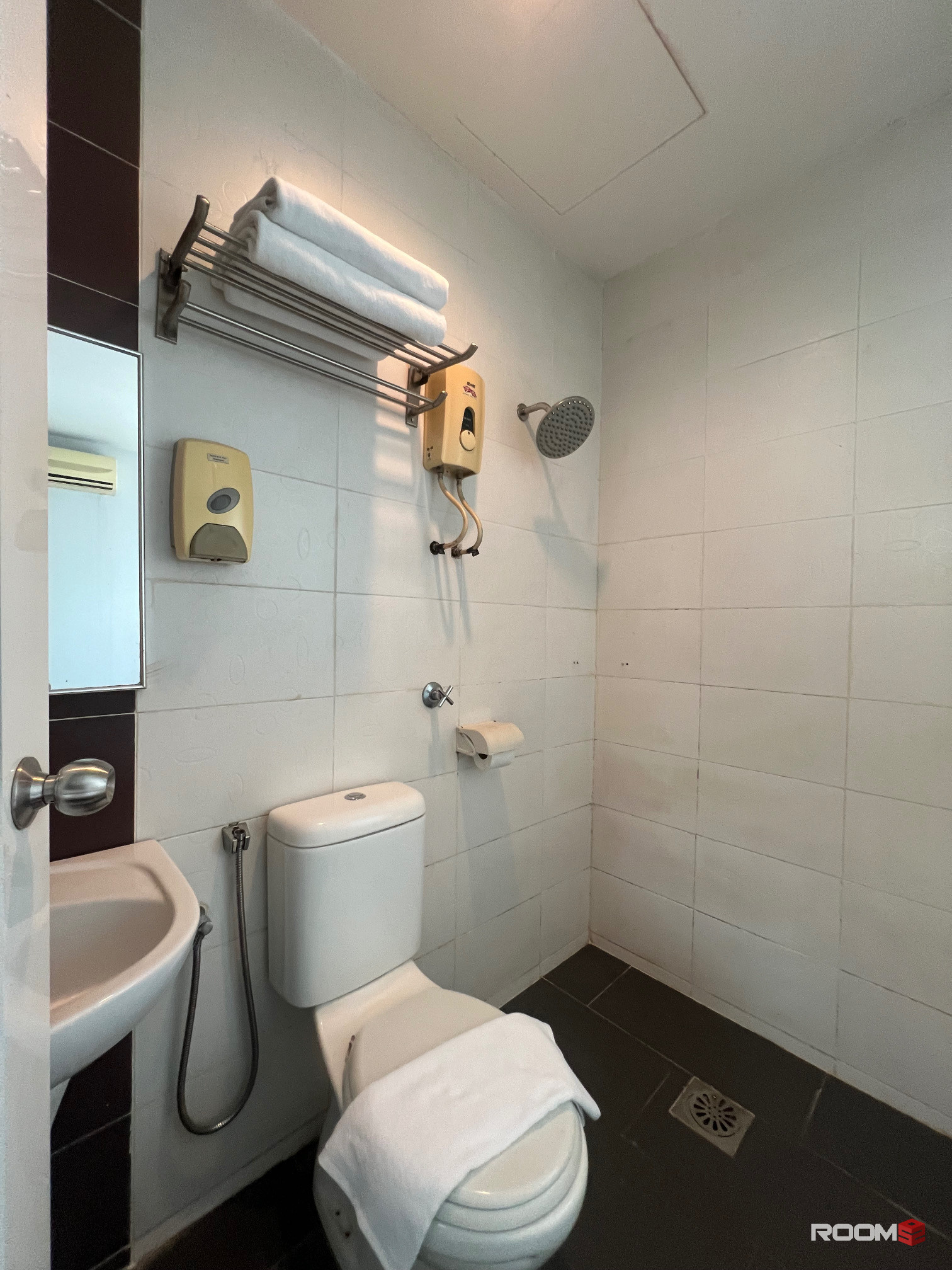 *Low Deposit Single Room @ MRT SURIAN, Kota Damansara