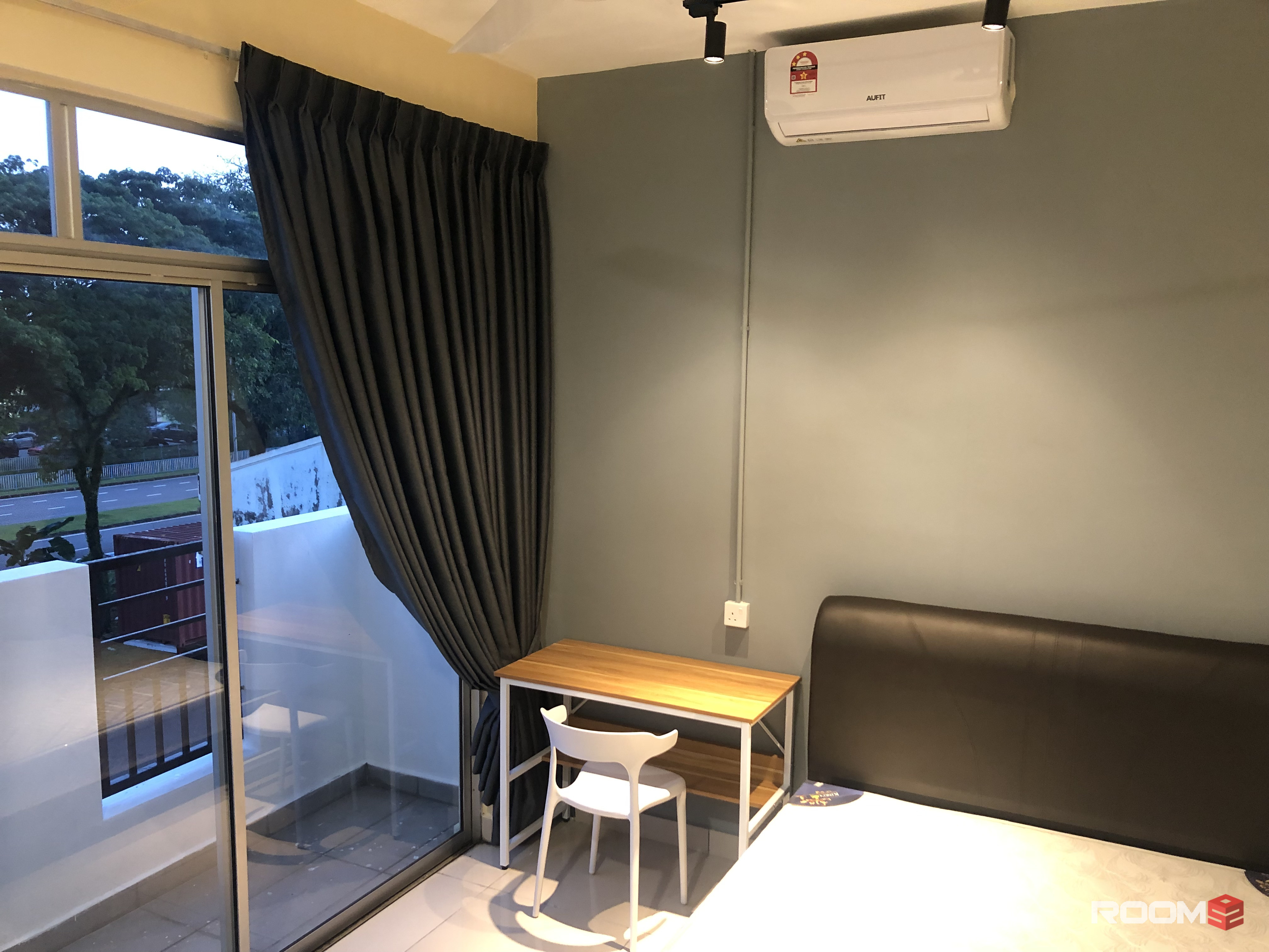 ⭐️Medium Room Fully Furnished @ SUBANG 2 Landed,5 mins to Help Uni, Special Promotion, New Aircond Wardrobe Table Chair