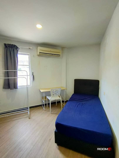 🏠Single Room with Window and Private Bathroom near to LRT Kelana Jaya Station🚝
