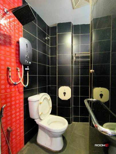 🏠Single Room with Window and Private Bathroom near to LRT Kelana Jaya Station🚝