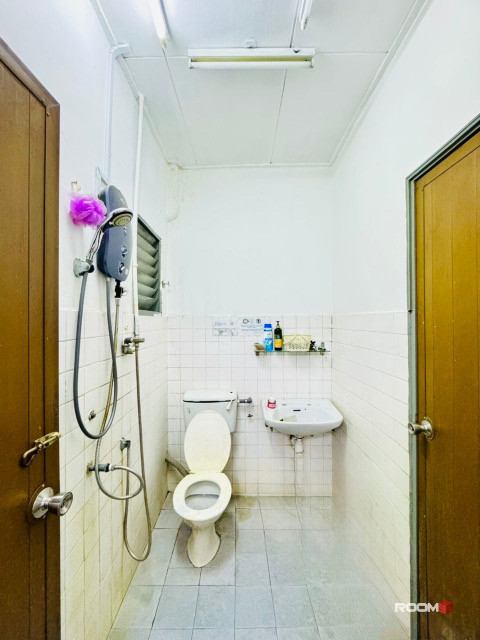 1 Month Deposit ❗❗❗❗ Private room at Damansara Kim👻