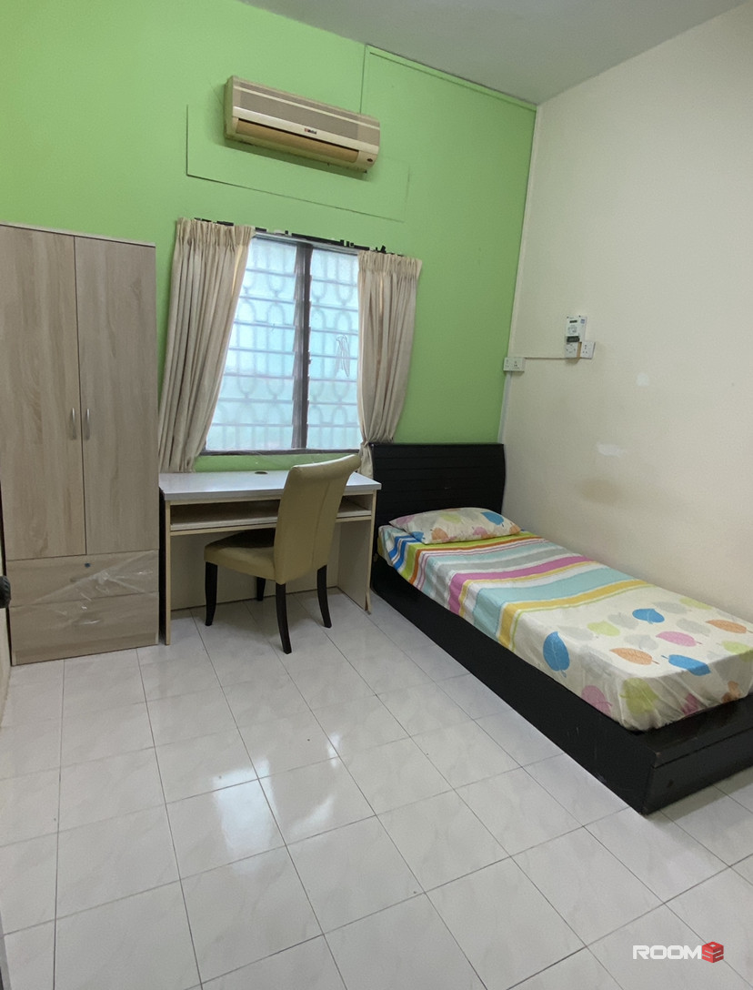 Attached bathroom Bilik sewa Kajang Sg Jelok aircon dekat Hospital TTDI ...