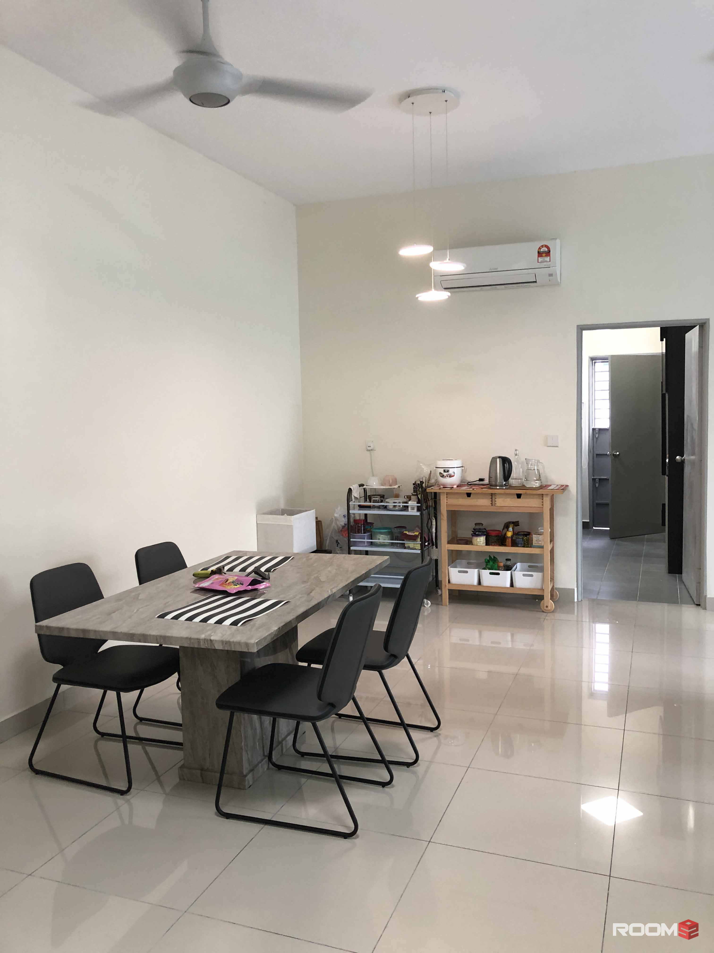 Female Room for rent at Bandar Rimbayu - Kota Kemuning