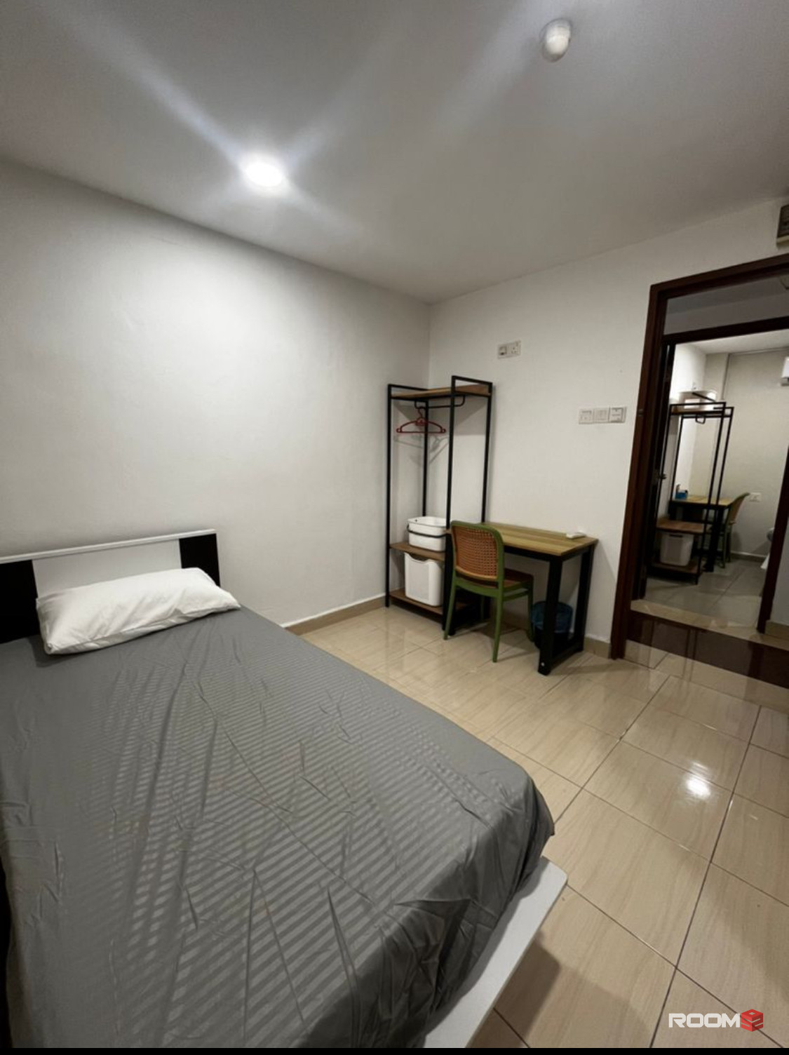 Zero Deposit Modern Medium Room Near The Mines, Walking Distance to MRT 🚶‍♂️🚉
