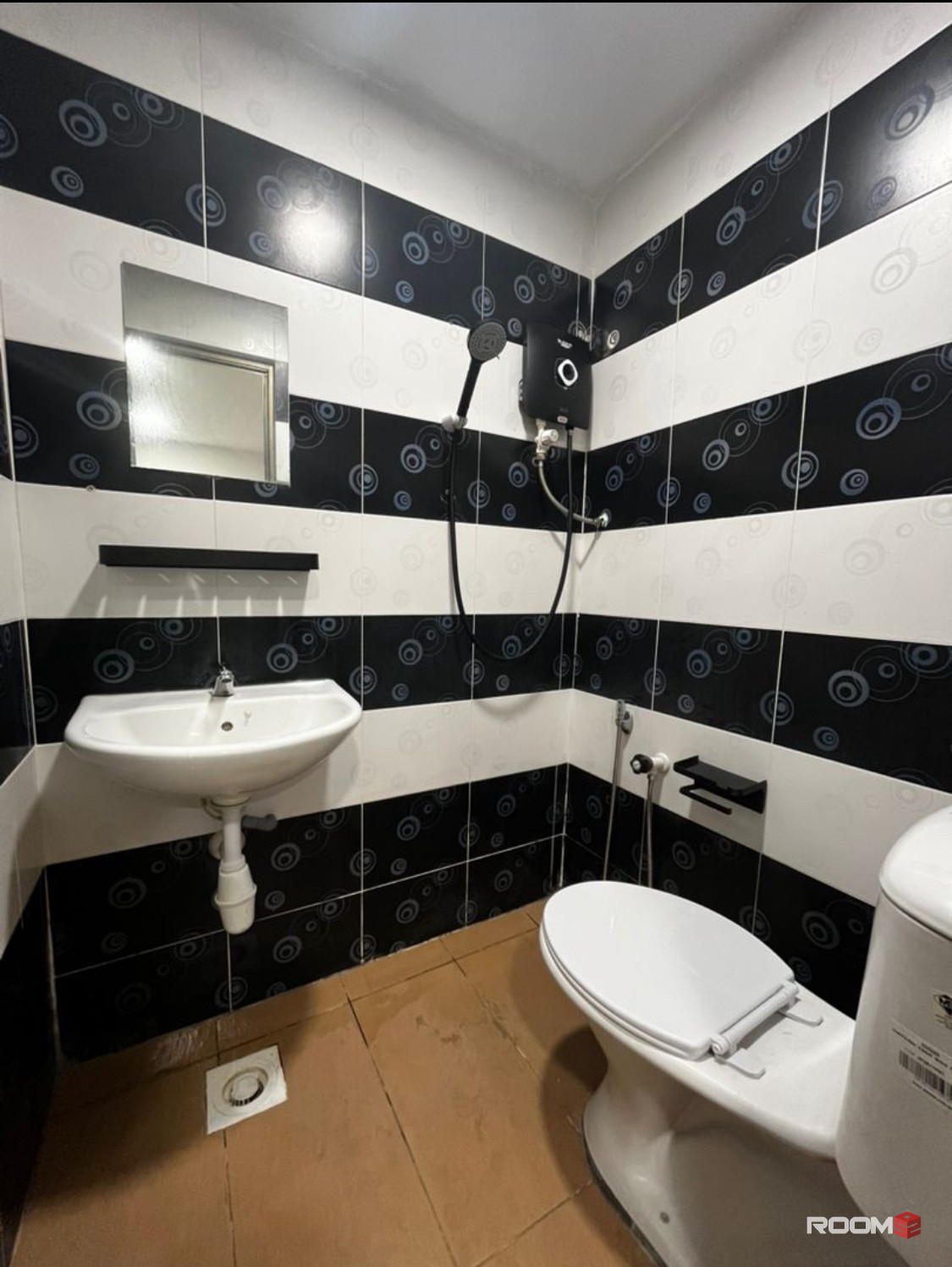 Zero Deposit Modern Medium Room Near The Mines, Walking Distance to MRT 🚶‍♂️🚉