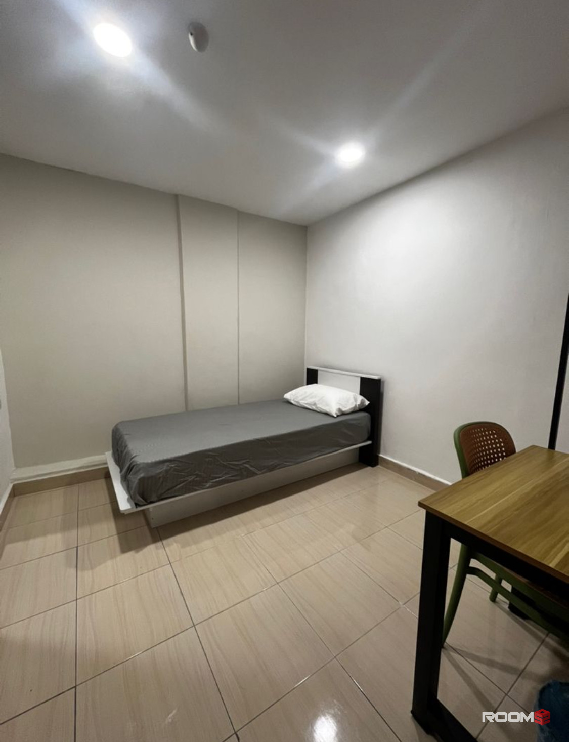 Zero Deposit Modern Medium Room Near The Mines, Walking Distance to MRT 🚶‍♂️🚉