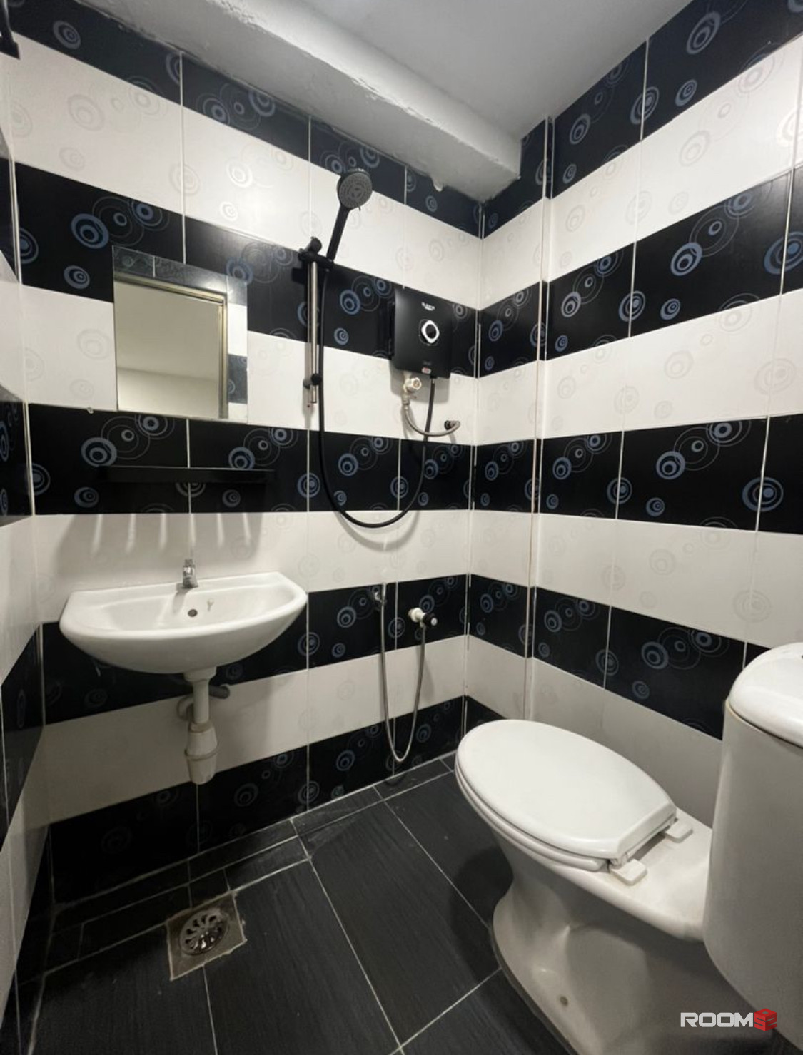 Zero Deposit Modern Medium Room Near The Mines, Walking Distance to MRT 🚶‍♂️🚉