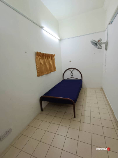 Walking distance to One Utama 🛌 Room for Rent