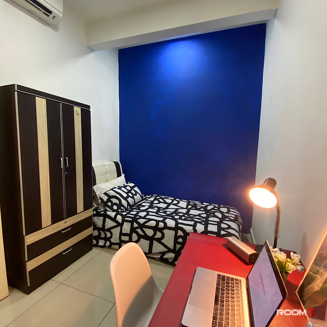 Small Single Room w Air Con ❄️ w Free WiFi 📶 @ Utropolis Glenmarie