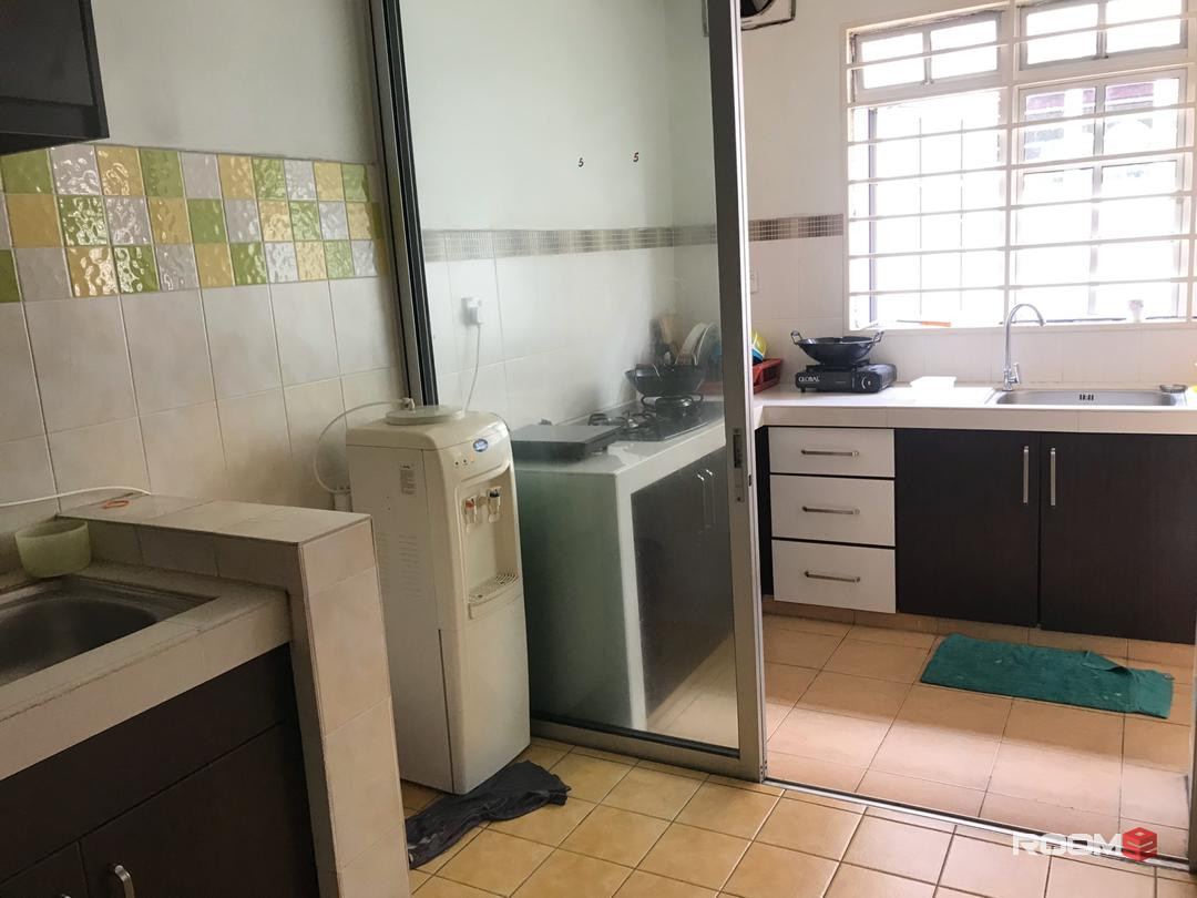 2 rooms left @ Puteri 6 link hse near Mcd, Giant, LRT, Food Court, Bmw