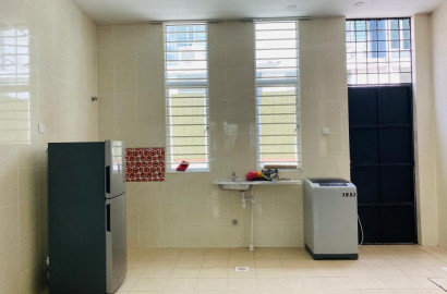 Middle room for rent at Bangi Avenue with private 🛁bathroom