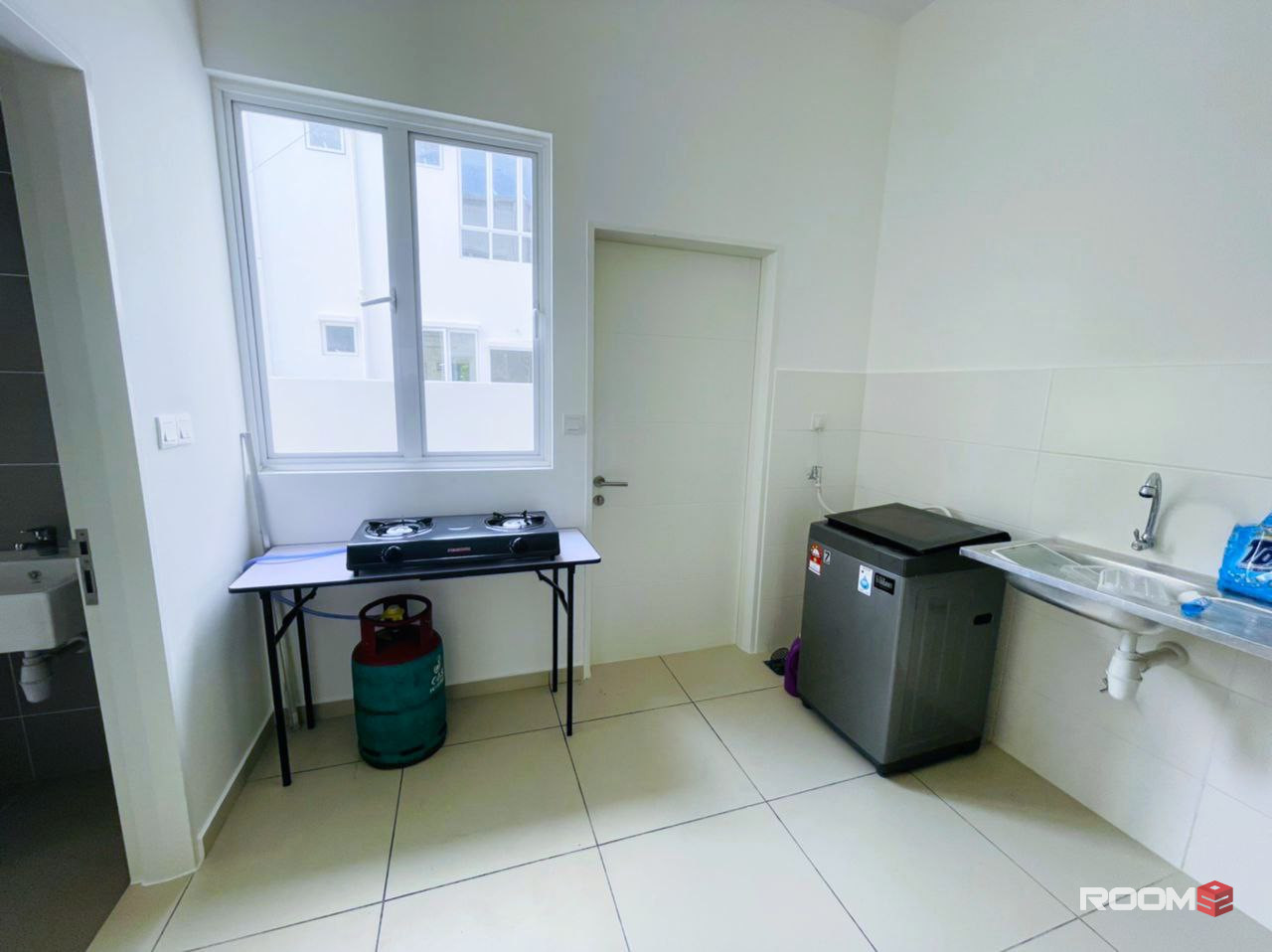 Room Rent Fully Furnished At Suriaman 2&3, Bdr Sendayan Near To 🏌 D'Tempat Country Club 🏨 KPJ Hospital, Labu, Palm Mal