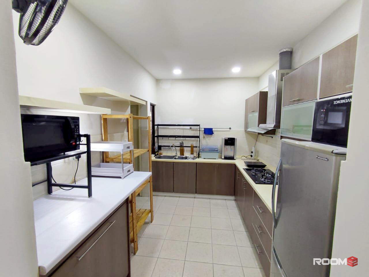 *FULLY FURNISHED PRIVATE FEMALE ROOM FOR RENT*