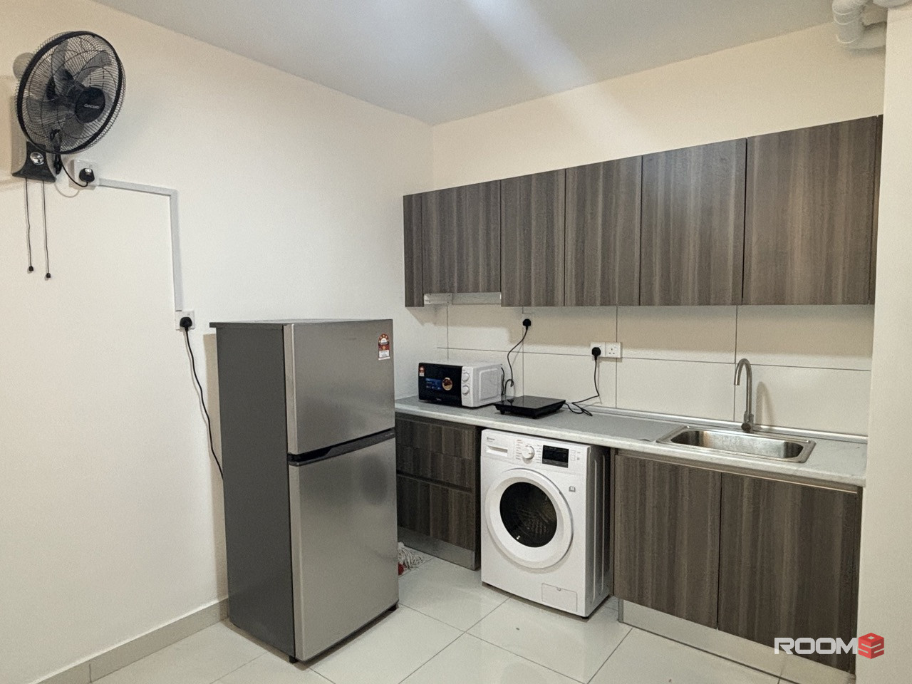 🔥EduMetro, USJ 1, Subang, NEW CONDO Medium Room🔥Fully Furnish NEW 10” Mattress Aircond Wardrobe Table Chair