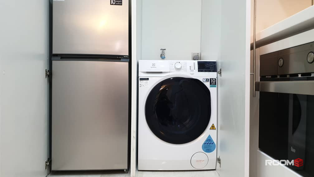 KLCC Fully Furnished Female Unit Master Room For Rent - FREE UTILITIES INTERNET