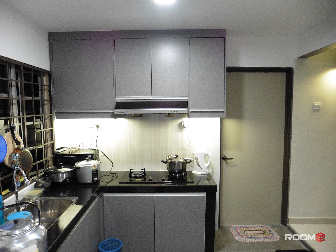 Room + Free carpark near Sri Petaling Commercial Centre