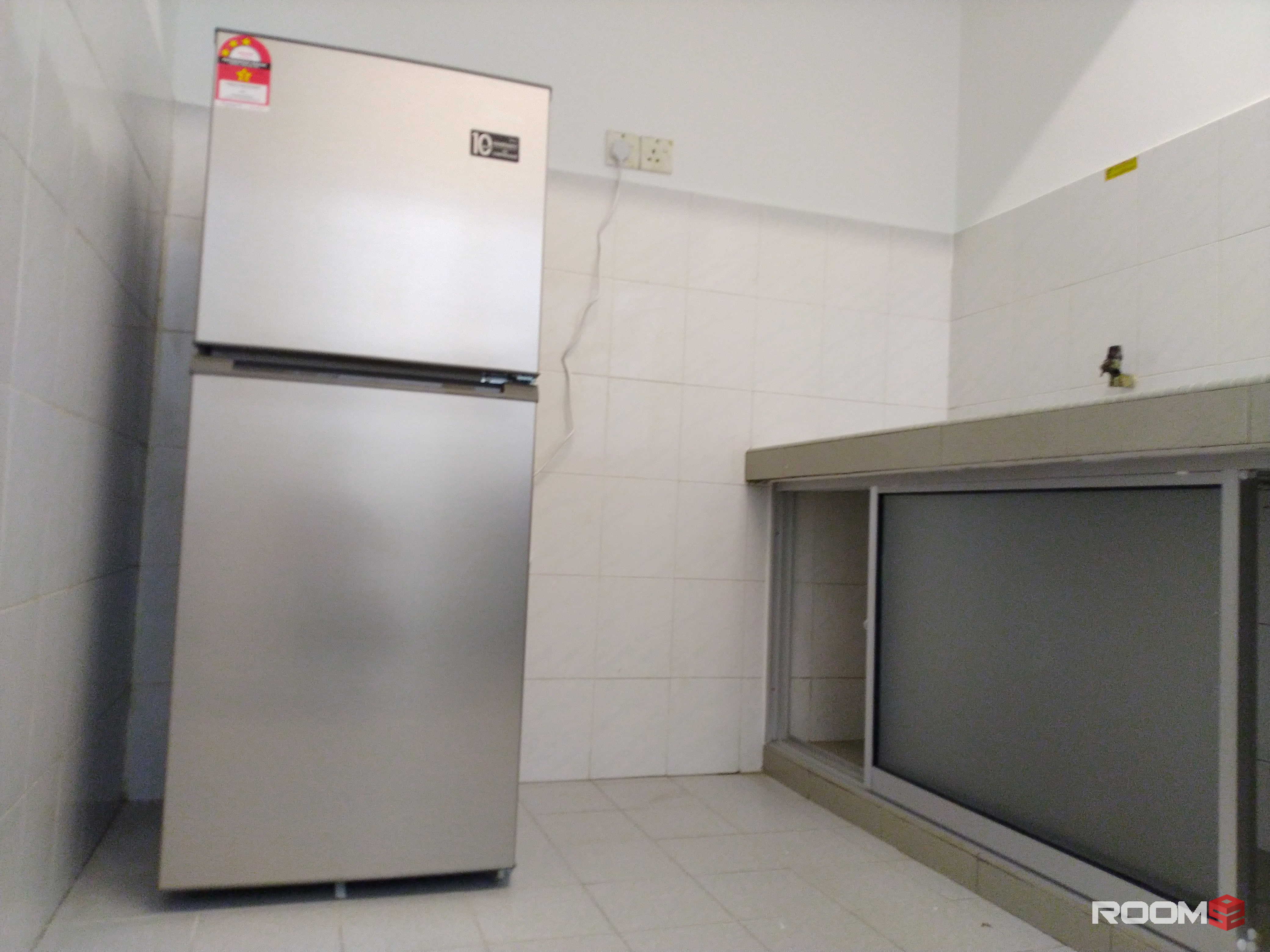 CHINESE FEMALE UNIT - Middle room with shared bath for Rent, TAMAN DESA
