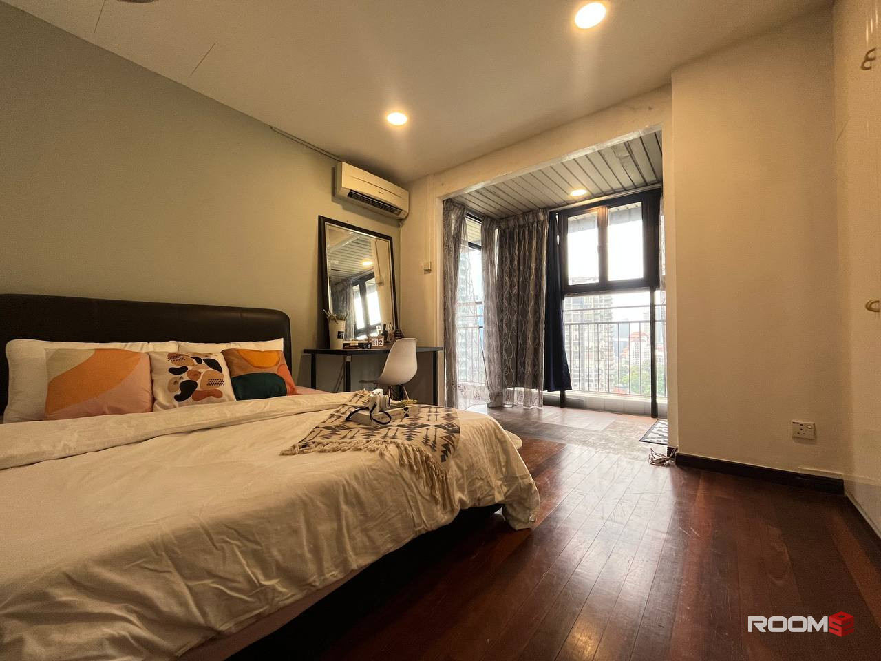 Large room for rent at Desa Kudalari Condominium, Kuala Lumpur