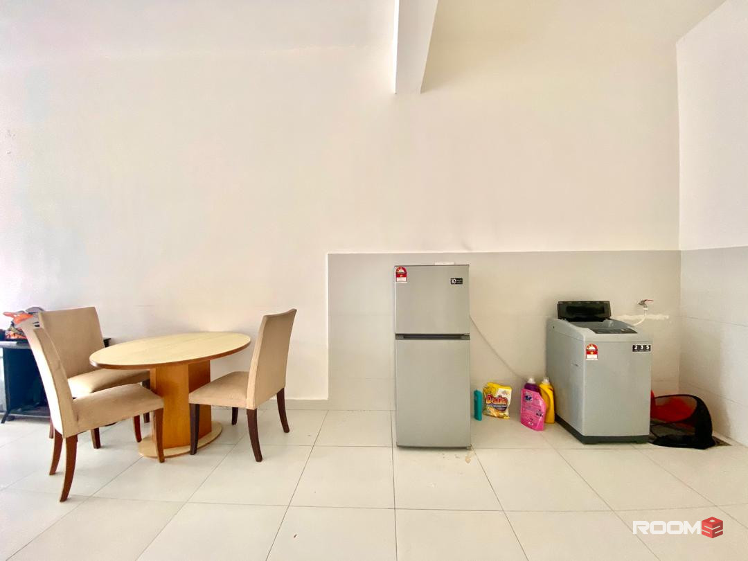 Middle Room at Bandar Mahkota Cheras, Cheras South  🔥👉 (𝐏𝐑𝐎𝐌𝐎𝐒𝐈 MERDEKA) Bilik Sewa Mahkota Cheras [ATC Toilet]