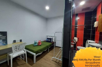 Near MRT/LRT Free Parking Hotel Master Room at SS4, Kelana Jaya