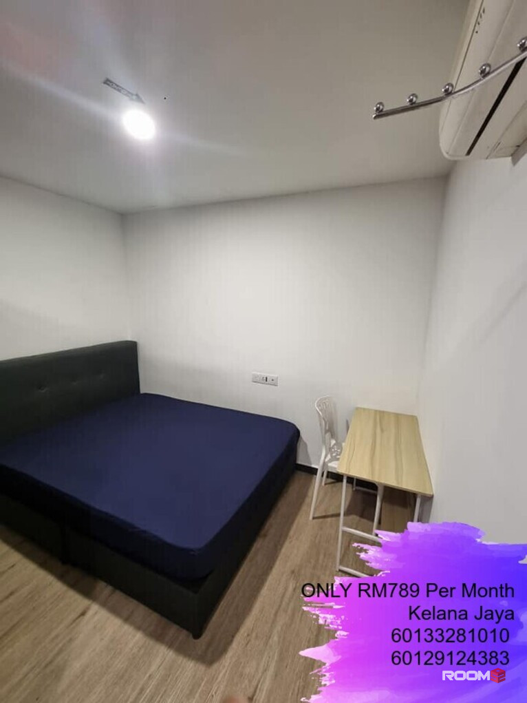 Near MRT/LRT Free Parking Hotel Master Room at SS4, Kelana Jaya