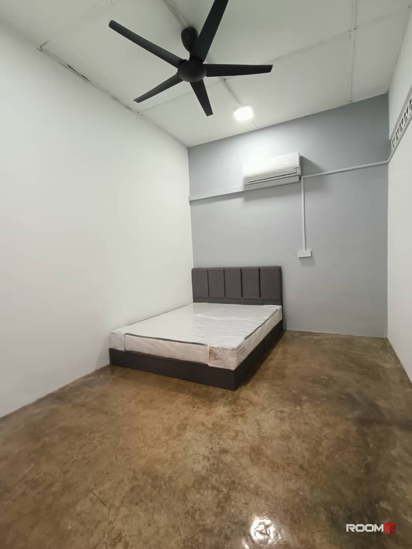 Fully Furnished Room For Rent At IOI Mall Puchong (Master Bedroom)