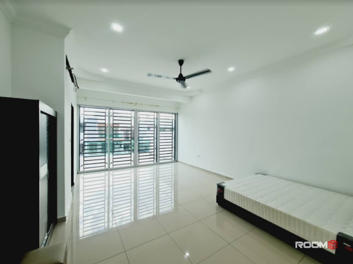 🔥 Hotspot Location 🔥 👉👈 📣 𝑴𝑨𝑺𝑻𝑬𝑹 Room Rent at Kajang, Bdr Tek, Kajang Utama Near to {MRT & KTM 🚊} 📍  Berham