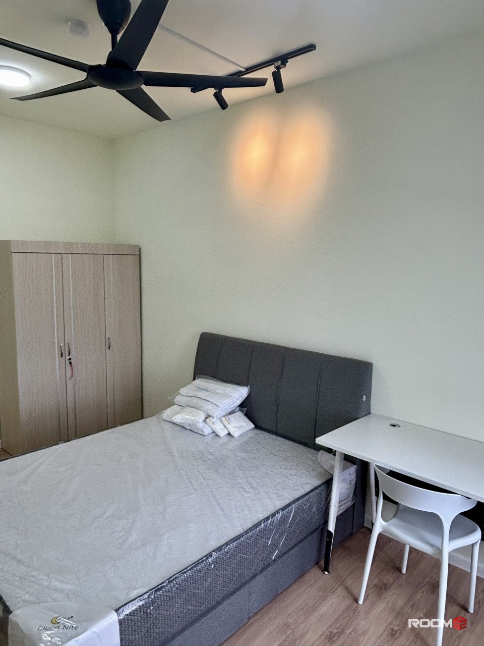 🛀🛀PRIVATE BATHROOM 😱😱SEKSYEN 13, DIAN RESIDENCY ✅Premium ⭐️ Master Room Fully Furnished @ NEW Aircond Wardrobe Table