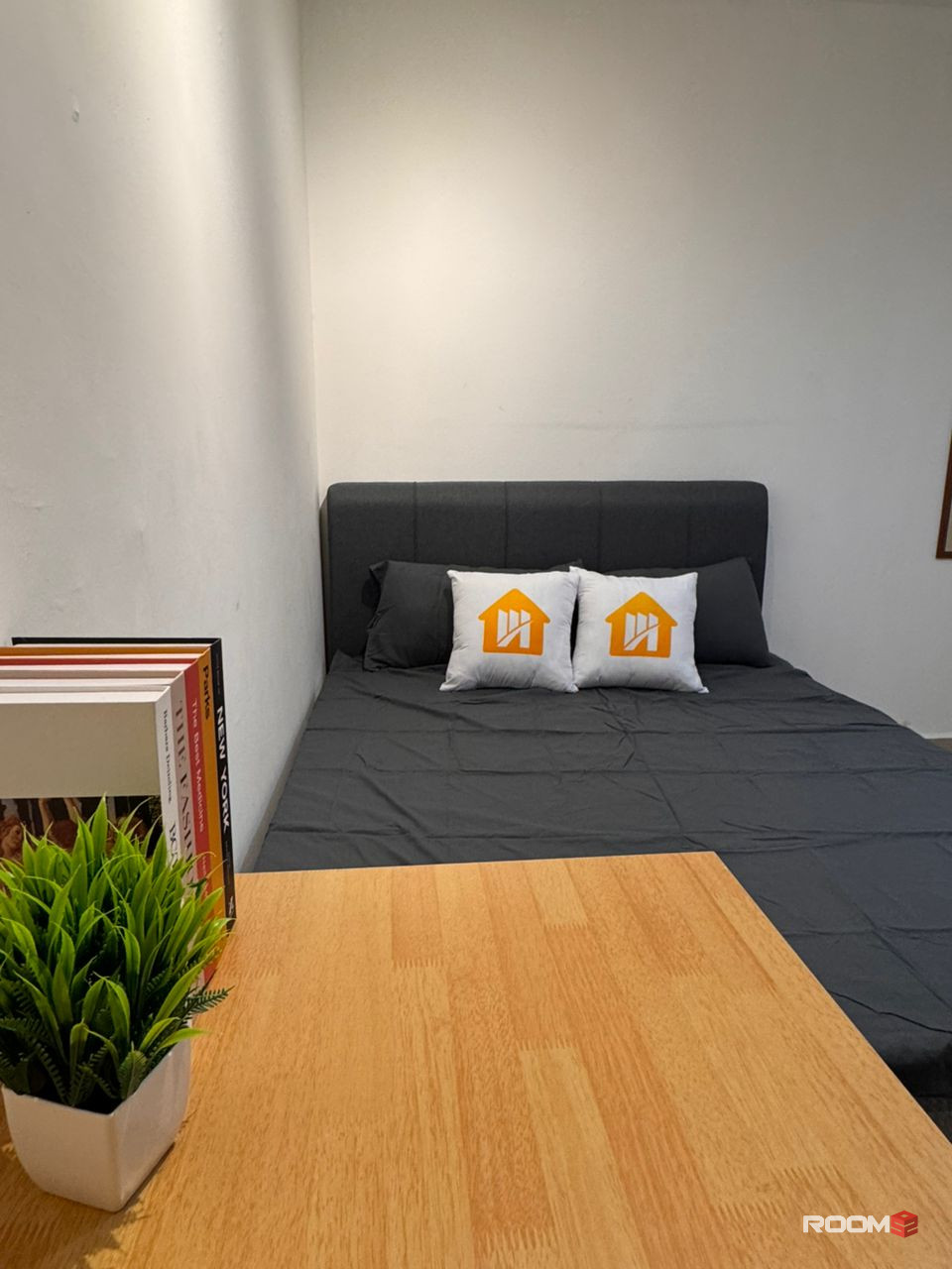 🔥De Tropicana, Kuchai Lama📍New Medium Room🔥Fully Furnish 10” Mattress Aircond Wardrobe Table Chair