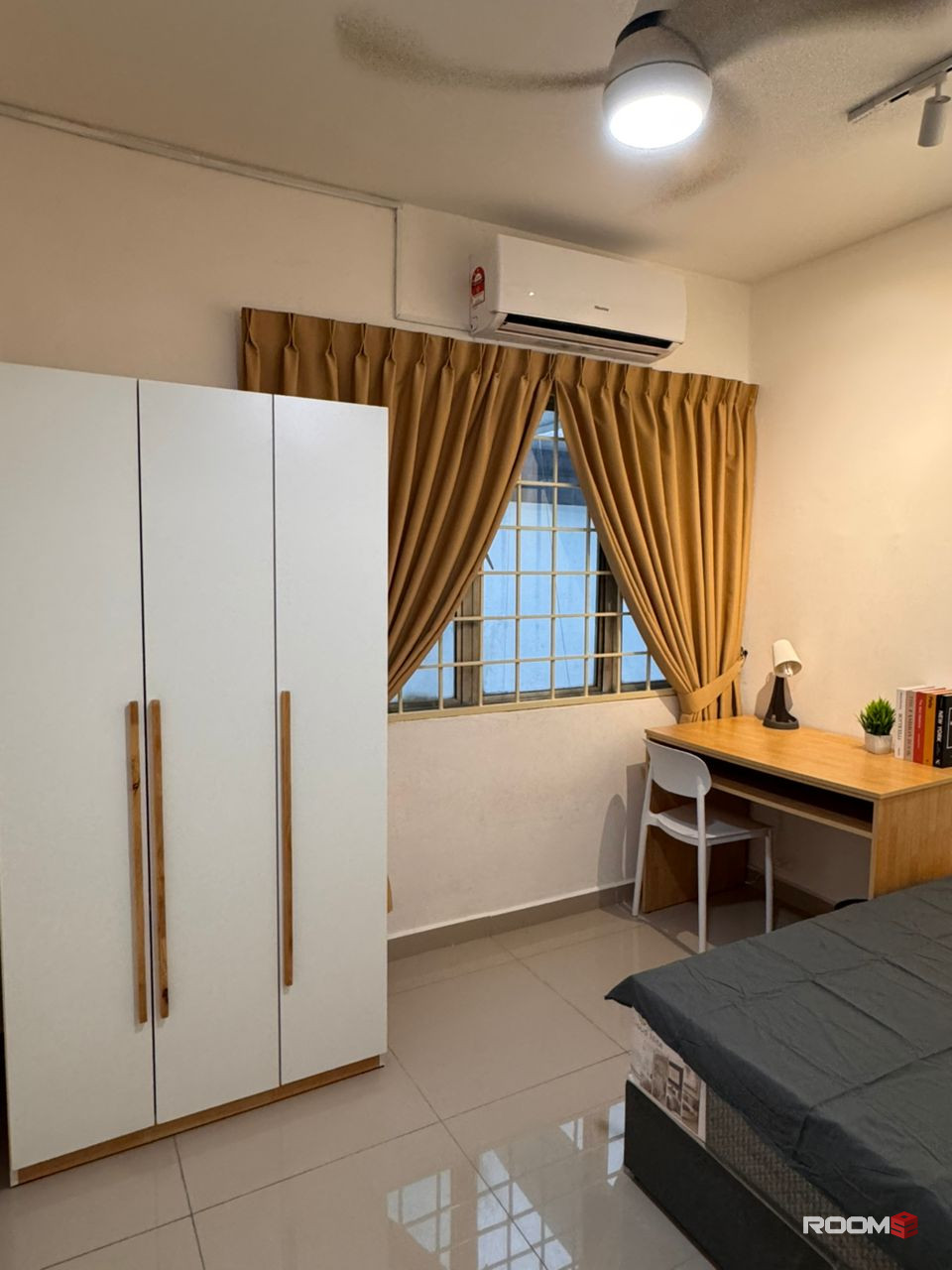 🔥De Tropicana, Kuchai Lama📍New Medium Room🔥Fully Furnish 10” Mattress Aircond Wardrobe Table Chair