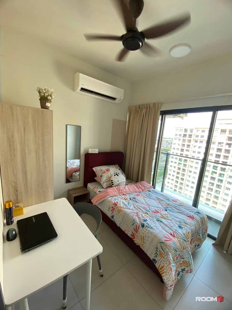 Newly Renovated Majestic Maxim Room For Rent come with Fully Furnish