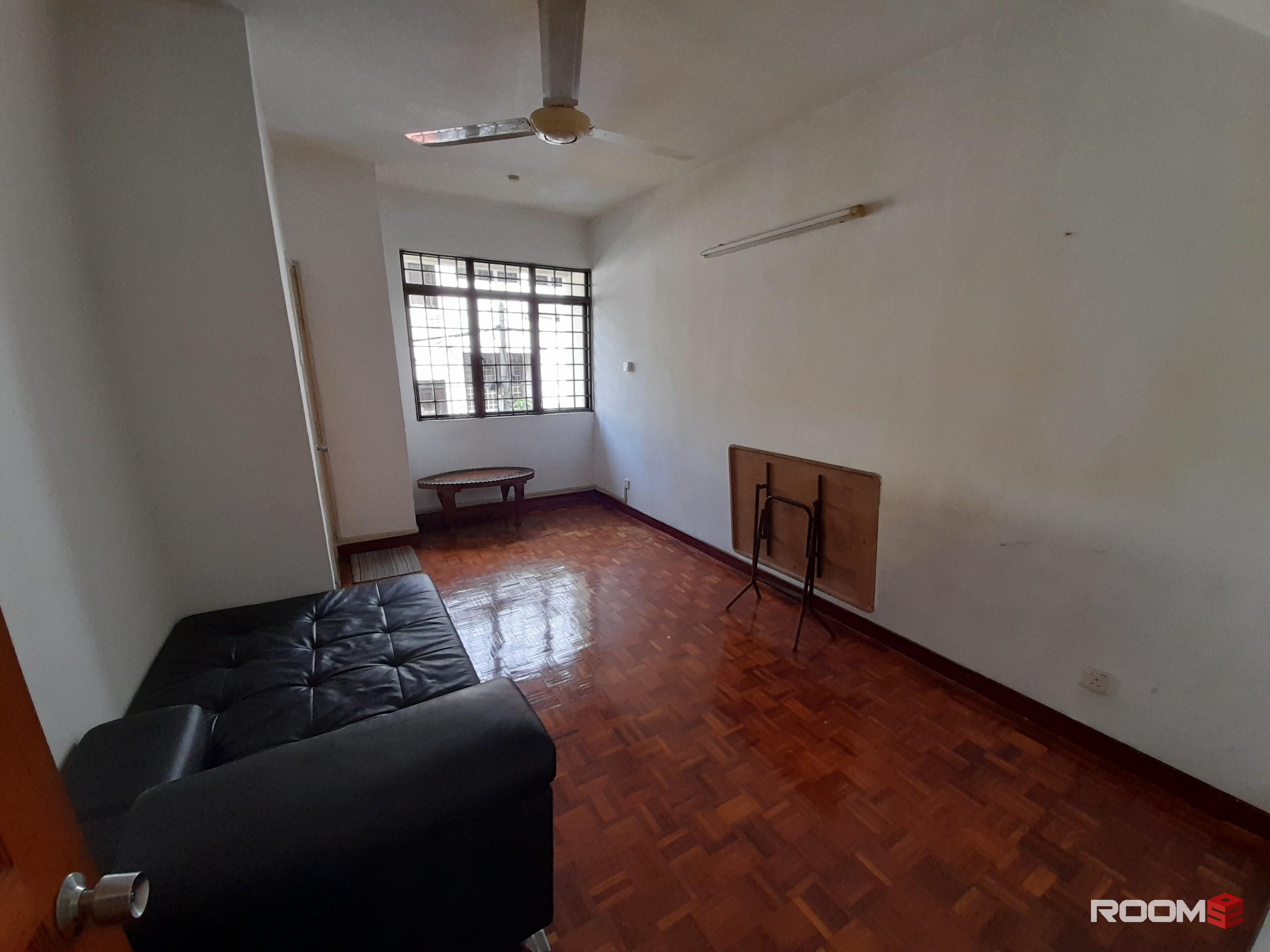 Middle room in house facing park, Bandar Utama