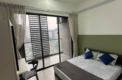📍Petalz Residence ✨Balcony Room Rental 🚌Easy access to Mid Valley